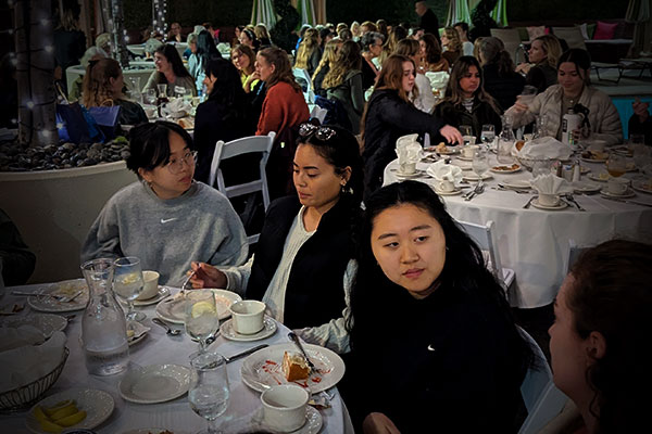 600×400-women-2